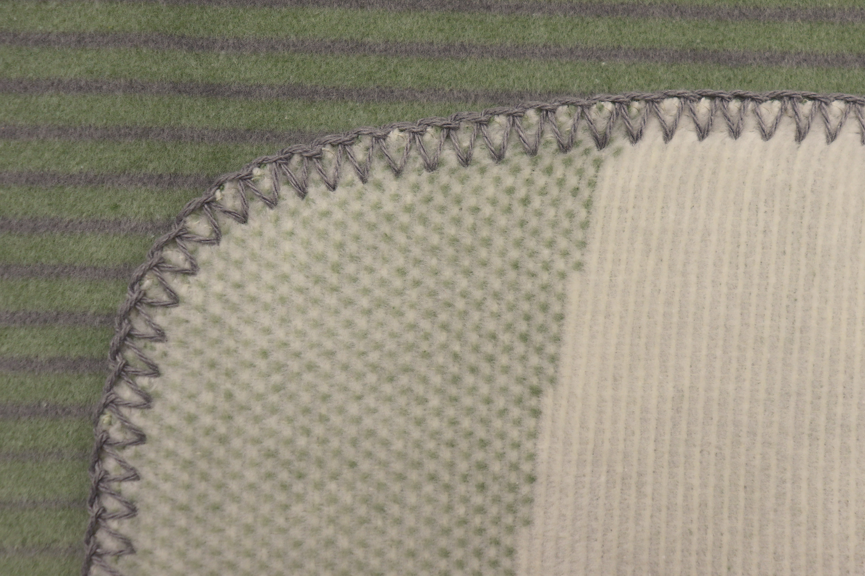 Kuscheldecke Shadeflow  Milieubild Nahaufnahme Einfassung