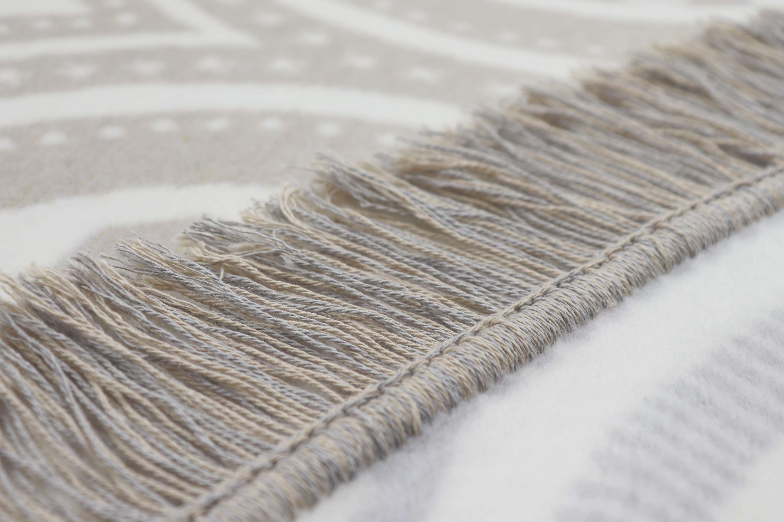 Kuscheldecke mit Fransen Raw Texture Nahaufnahme Einfassung