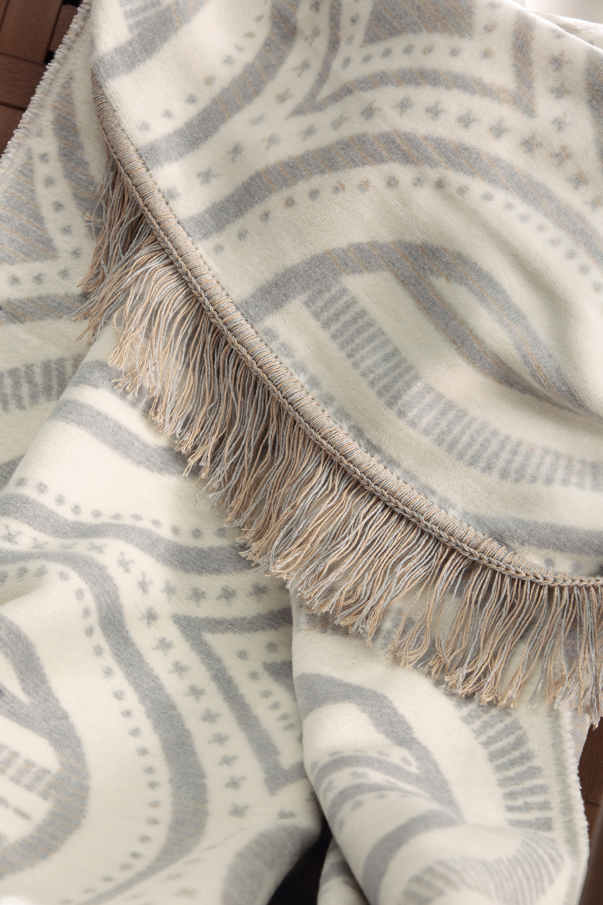 Kuscheldecke mit Fransen Raw Texture Nahaufnahme