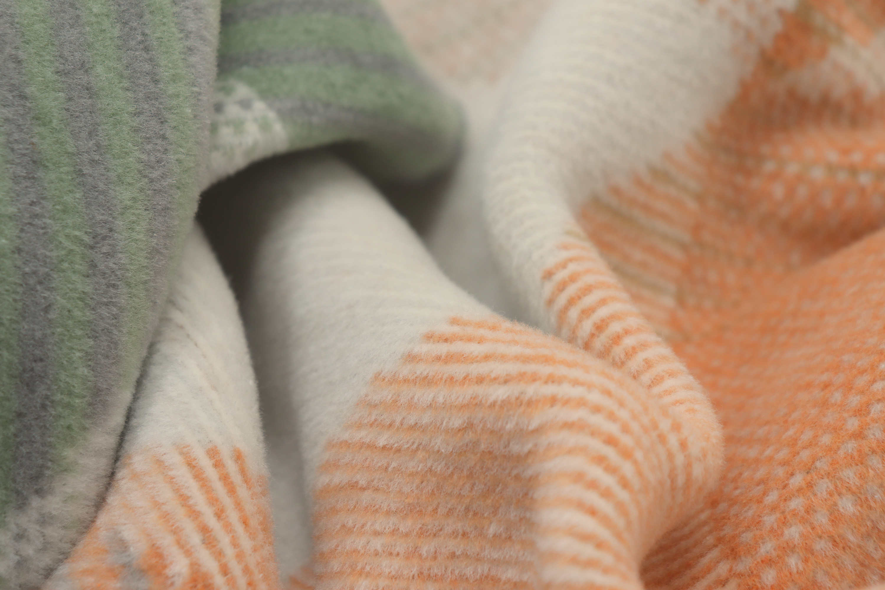 Kuscheldecke Shadeflow  Milieubild Nahaufnahme Flor