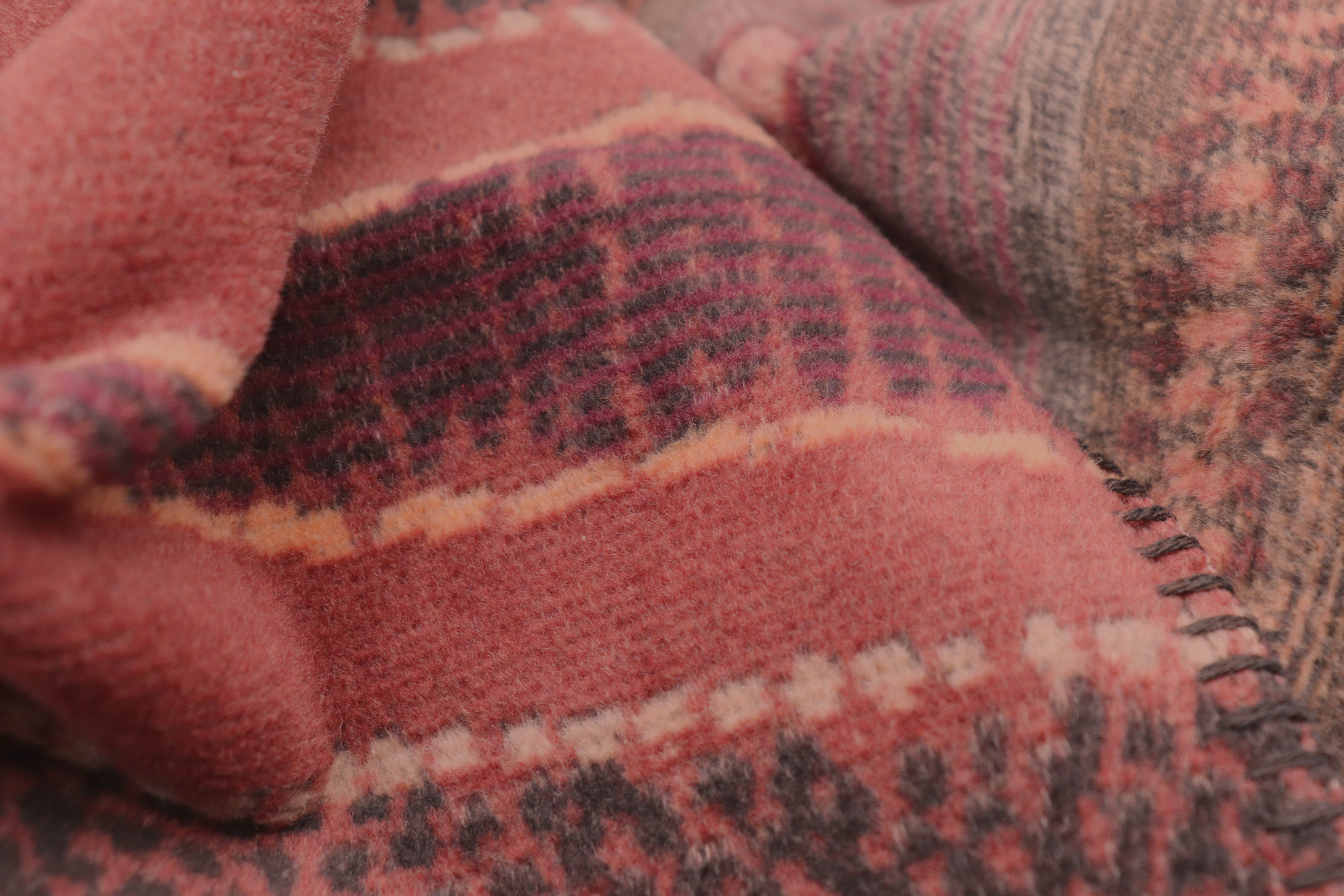 Kuscheldecke Crafted Lines Nahaufnahme Flor